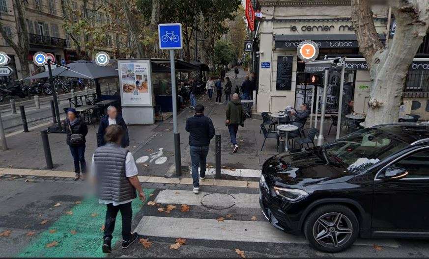 Terrasse du café Dernier métro